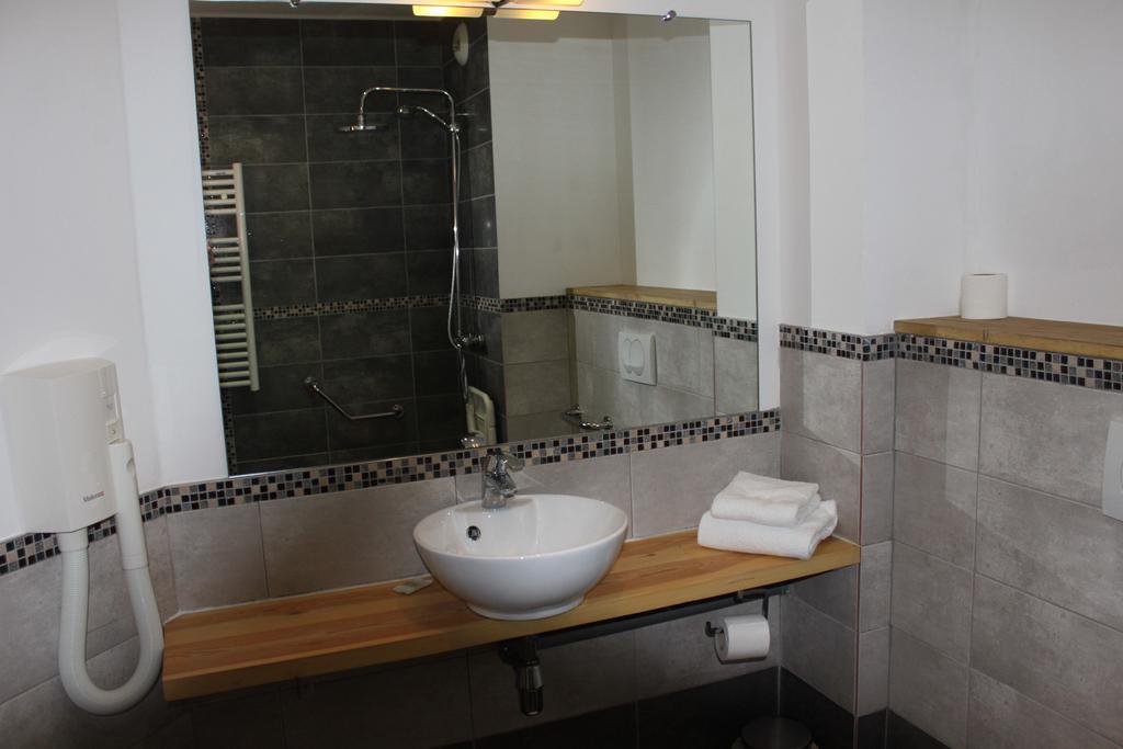 Logis & Restaurant - Le Manoir De 3* Gavrelle