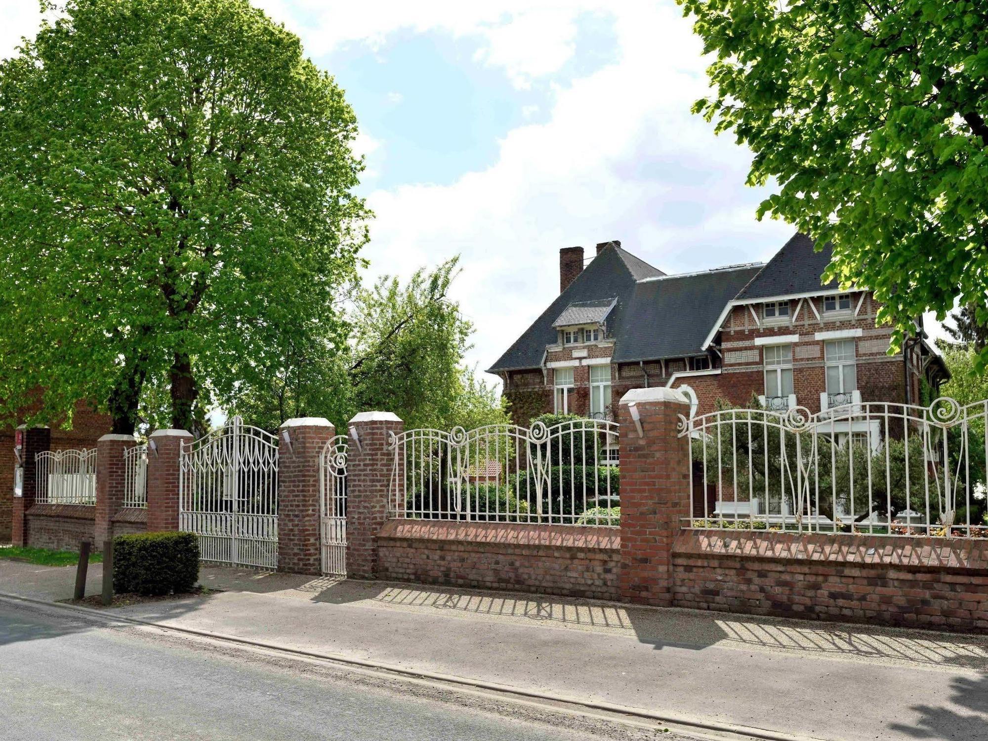 Logis & Restaurant - Le Manoir De Hotel