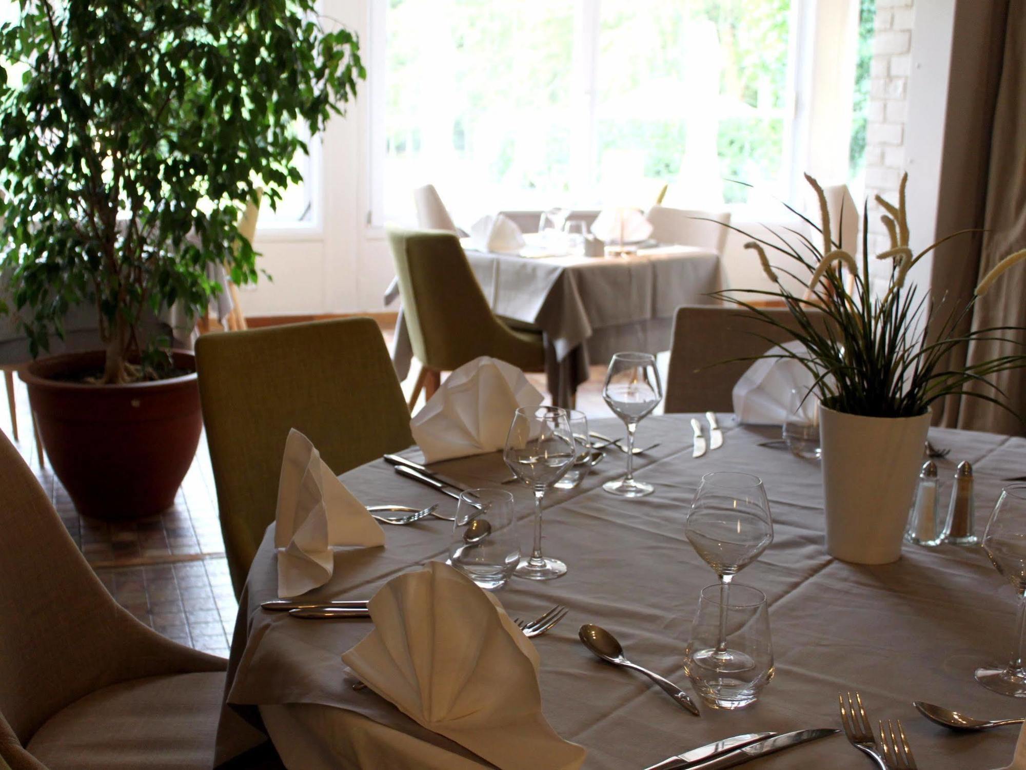 Hotel Logis & Restaurant - Le Manoir De 3*