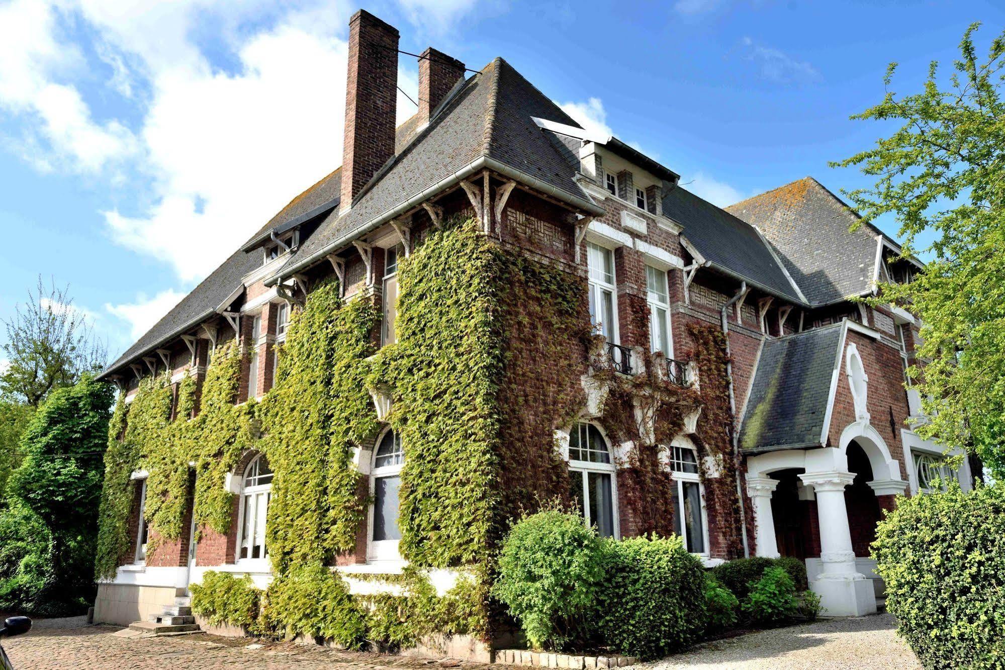 Logis & Restaurant - Le Manoir De Hotel